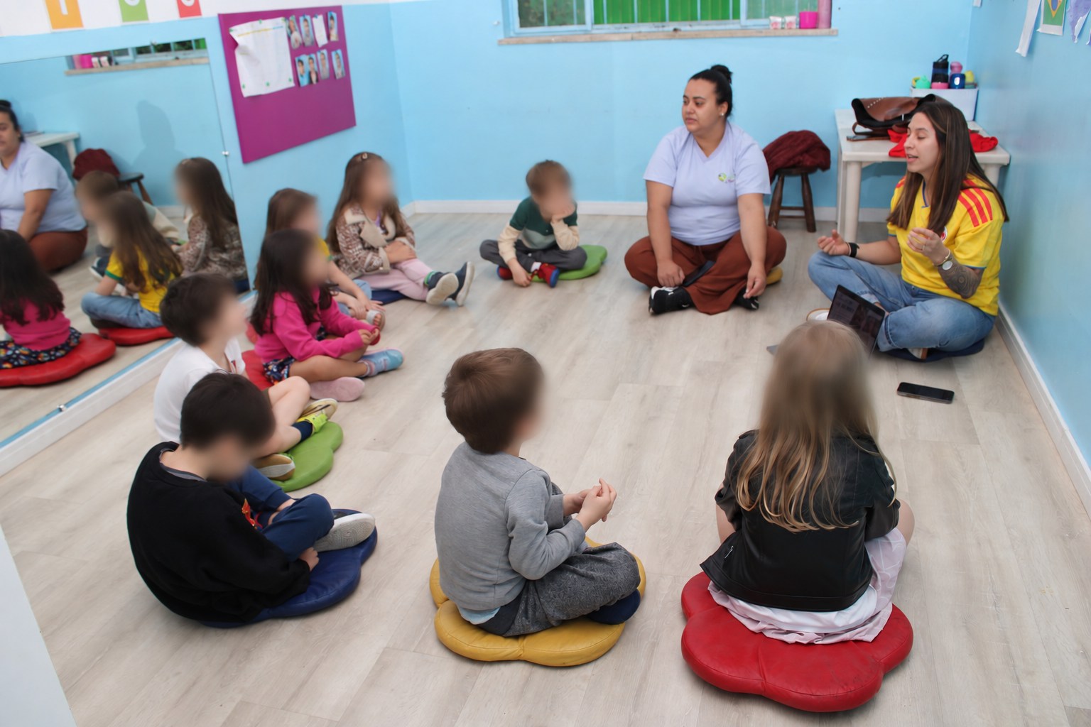 Roda de atividade na Educação Infantil da Escola Quintal da Vovó